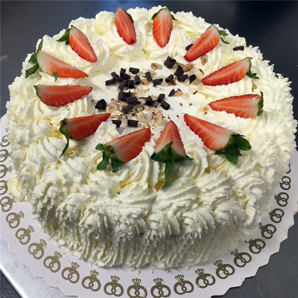 Lagkage med bær og creme